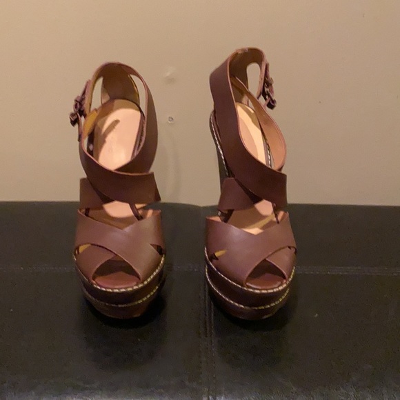 L.A.M.B - Picture 2 of 6